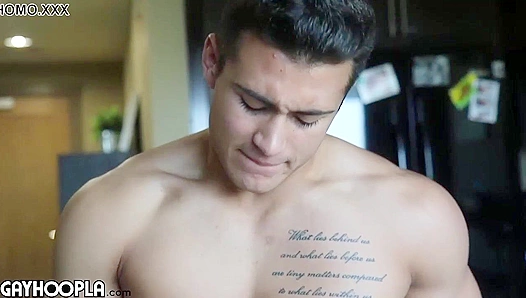 Taylor Shift's Cheery Jerk-Off Session - GayHoopla