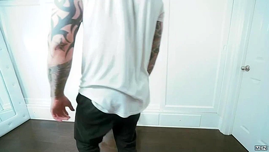 Jeremy Spreadums Turns Straight Jordan Levine Gay in Hot Sex Scene