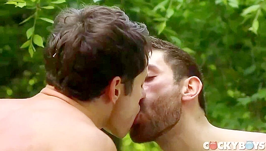 Hot Summer Threesome - Calvin Banks, Dillon Rossi & Taylor Reign Get Wild