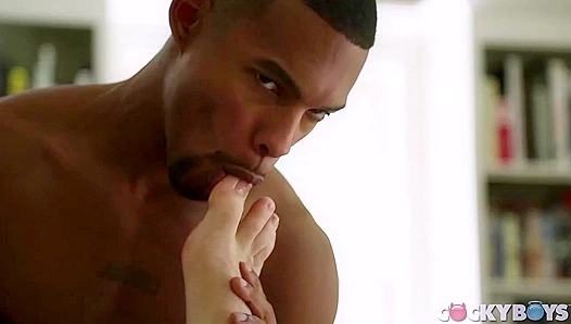 Jacen Zhu & Justin Brody - Foot Fetish Fun and Intense Oral Action