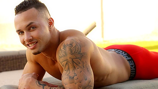 Beefcake Amari Johnson Strokes His Massive Dick in the Shower - GayHoopla