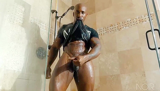 Max Konnor's Shredded Black Dick Gets Wet in the Shower