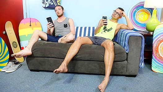 Bored Boyfriends Derek Reed & Mike Lobo Couch Fuck