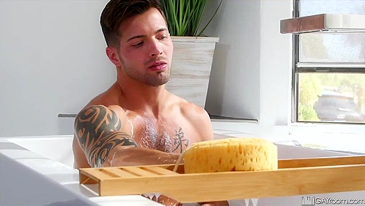 Casey Everett & Mateo Fernandez - Intense Connection at Man Royale