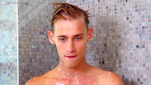 Shower Sizzle - Oliver Star & Bryson Belair Grab Each Other's Cocks