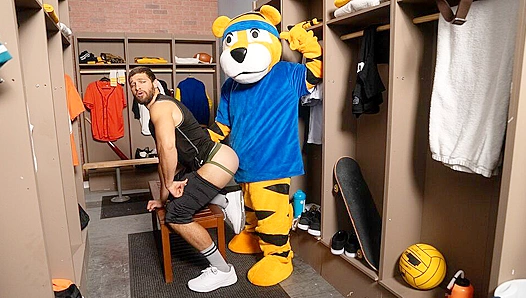 Muscly Mascots Bang Hard - Jake Preston & Shamu Azizam