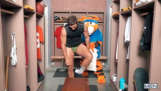 Muscly Mascots Bang Hard - Jake Preston & Shamu Azizam