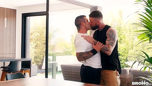 Troy Daniels Spells Magic on a Doppelgänger Xboy