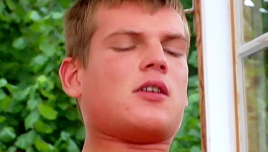 Benjamin Dunn & Danton Gary - Morning Boners at Lollipop Twinks