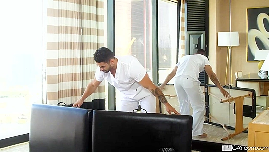 Arad Winwin Nails Buck Richards - A Steamy Massage Turns into WildGayFun