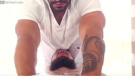 Arad Winwin Nails Buck Richards - A Steamy Massage Turns into WildGayFun