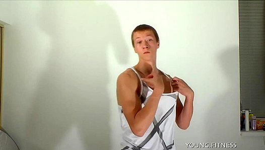 Ripped Twink Flexes His Perfect Body for Eastboys