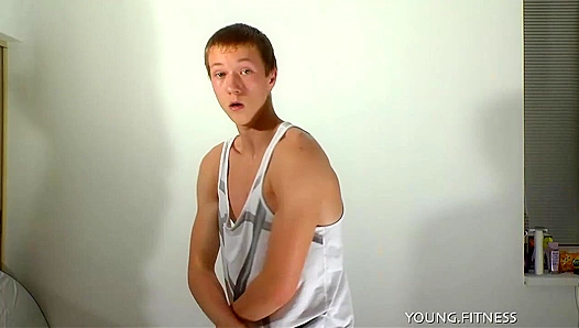 Ripped Twink Flexes His Perfect Body for Eastboys