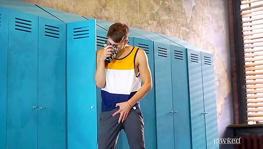 Jared Cloud Sniffs Seduction with Dmitry Osten - Jawked