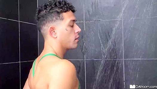 Darron Bluu & JamieSanders - Prone Fucking in the Shower
