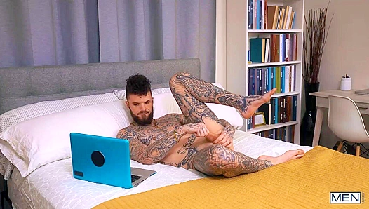 Hot Encounter - Joey Mills and Hunter Gurius Screw on the Bed