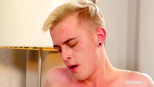 Exploring Jamie Kelvin's Tight Booty with Karl Stevens - Jawked