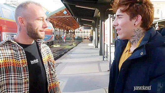 Guillaume Wayne Takes Charge - Topping Horny Roman Capellini on the Bed