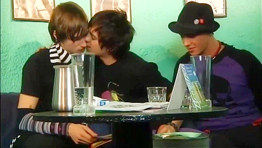 Emo Hottie Stephen Blake in a Perfect Threesome - Gay XXX