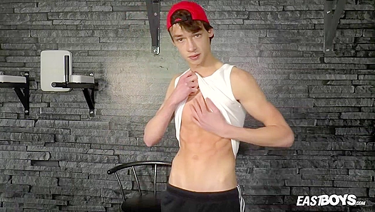 Alessandro Katz Cools Off With a Hot Masturbate Session - Eastboys