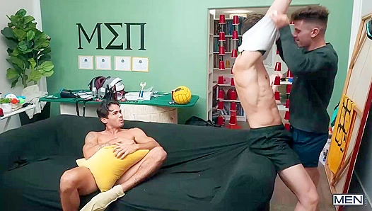 Ashton Summers Gets Fucked Wild in a Savage Threesome