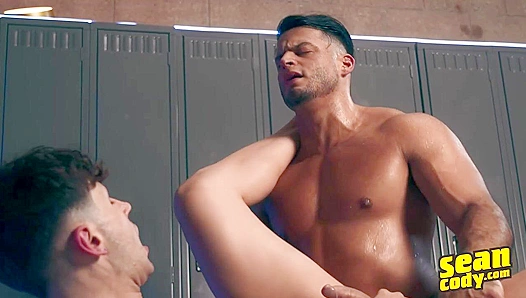 Axel Rockham & Michael Vente Fuck Hot Amidst Lockers - Sean Cody