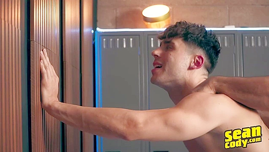Axel Rockham & Michael Vente Fuck Hot Amidst Lockers - Sean Cody