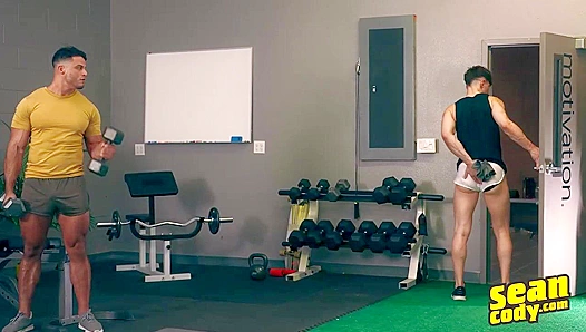 Axel Rockham & Michael Vente Fuck Hot Amidst Lockers - Sean Cody