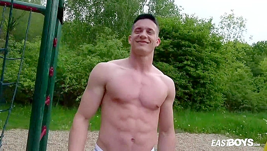 Muscular Stud Flexes and Shows Off His Crotch - Eastboys