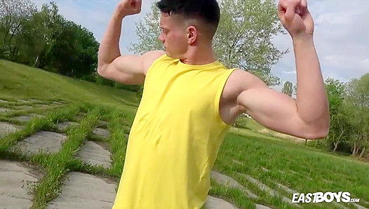 Muscular Stud Flexes and Shows Off His Crotch - Eastboys
