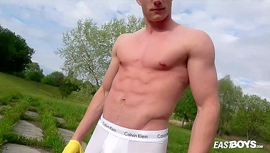 Muscular Stud Flexes and Shows Off His Crotch - Eastboys