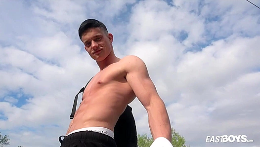 Muscular Stud Flexes and Shows Off His Crotch - Eastboys