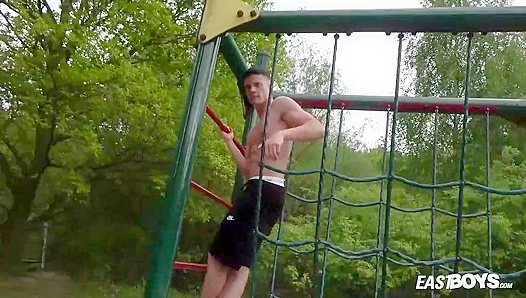 Muscular Stud Flexes and Shows Off His Crotch - Eastboys