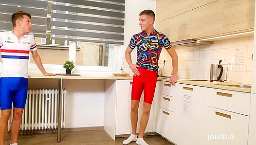 Karl Stevens and Mark Troy Get Extra Horny in Tights - Jawked