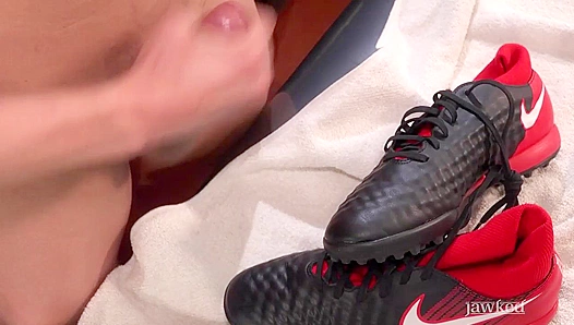 Andreas Griffin Gets Lost in the Scent and Stroke