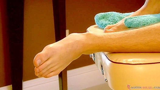 Horny Austin Wilde & Max Chandler Heat Up the Set