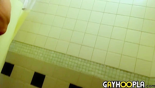 Two Badass Dudes Pound Each Other Raw – GayHoopla