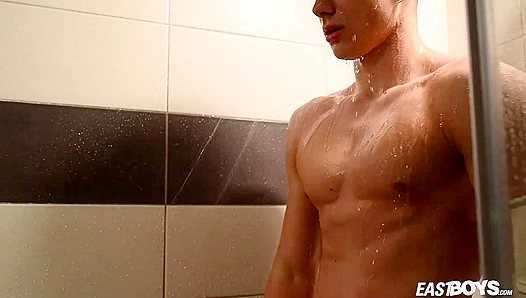 Eastboys - Emilion Reynolds Flexes & Flaunts His Ripped Body