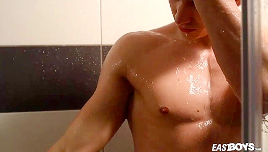 Eastboys - Emilion Reynolds Flexes & Flaunts His Ripped Body