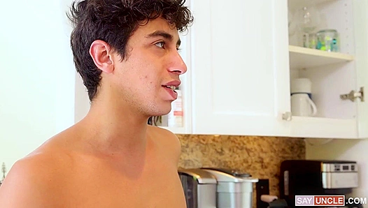 Gabe Bradshaw & Magic Mike Hung - Kitchen Bonding with Family Dick