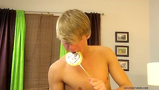 Horny Neighbors - Cameron Greenway & Tori Andrews Suck and Fuck - Lollipop Twinks