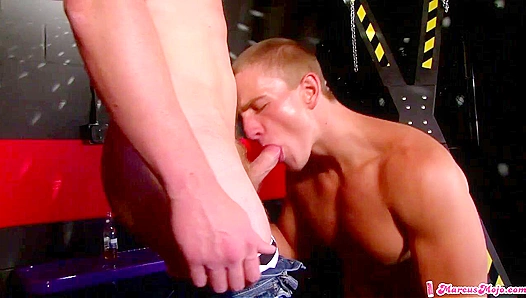 Marcus Mojo Takes Control - Hot Gay Action with Riley Price