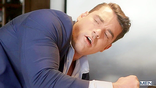 Sneaky Realtor Lovemaking - Clark Drills Presley's Hole