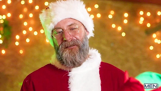 Daddy Cake Claims His Slutty Elf Benjamin Blue