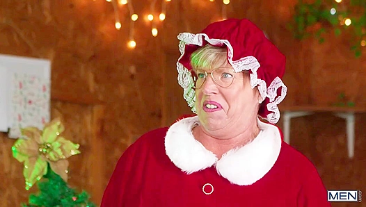 Daddy Cake Claims His Slutty Elf Benjamin Blue