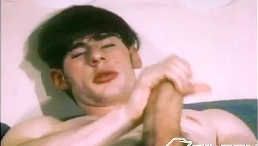 Muscular Hunk Bill Eld Pumps Up His Stamina in Steamy Solo Session - Falcon Studios