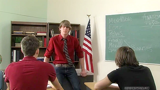 Braden Phoenix Flexes His Assets for Hungry Twinks