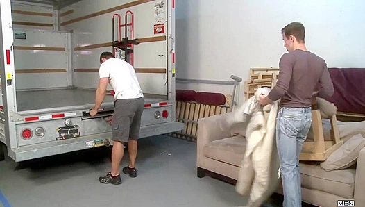 Robert Van Damme &Kyle Quinn - Movers Turn Straight toGay Passion