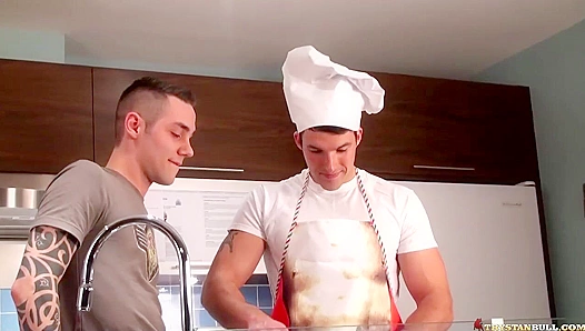 Hot Kitchen Quickie - Trystan Bull & Johan LaPointe Heat Up the Set