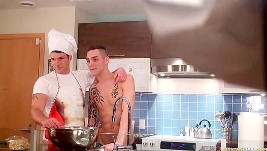 Hot Kitchen Quickie - Trystan Bull & Johan LaPointe Heat Up the Set